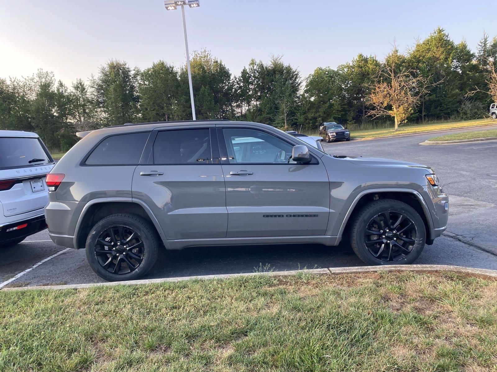 Used 2020 Jeep Grand Cherokee Altitude AWD/4WD image 8