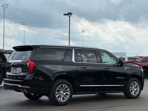 Used 2025 GMC Yukon XL Denali AWD/4WD image 46