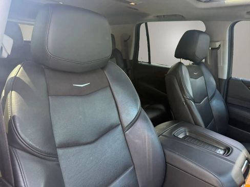 Used 2019 Cadillac Escalade Luxury AWD/4WD image 56