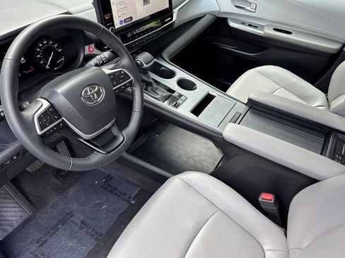 Certified 2025 Toyota Sienna XLE w/ XLE Plus Package AWD/4WD image 9