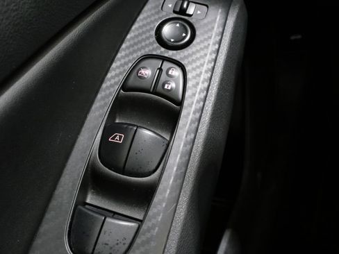 Used 2024 Nissan Altima 2.5 SV image 12