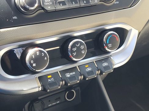 Used 2014 Kia Rio LX FWD image 24