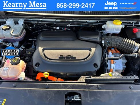 Used 2024 Chrysler Pacifica Select image 8