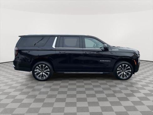 Used 2025 Chevrolet Suburban High Country w/ Sun And Tow Package image 4