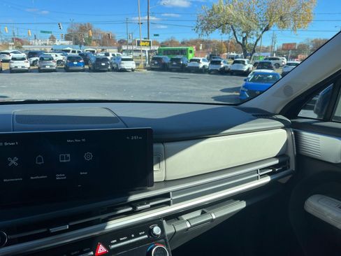 Used 2025 Hyundai Santa Fe SEL image 31