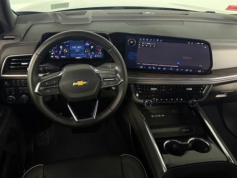 Used 2025 Chevrolet Tahoe Premier AWD/4WD image 13