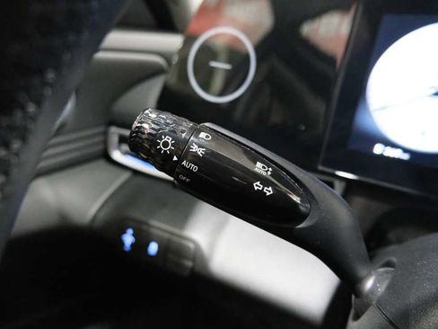 Used 2025 Hyundai Elantra SEL image 38