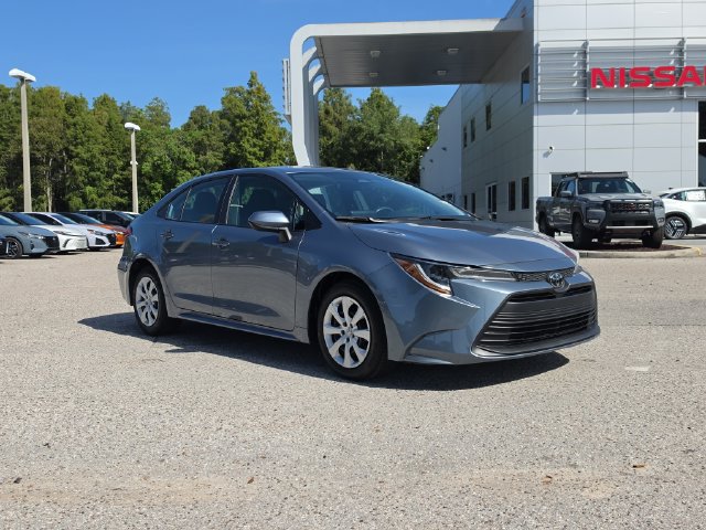 Used 2024 Toyota Corolla LE FWD image 2