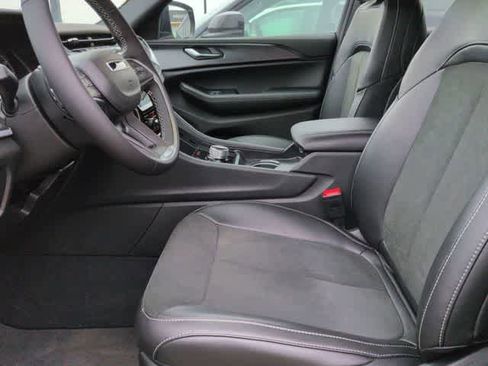 New 2025 Jeep Grand Cherokee L Altitude image 10