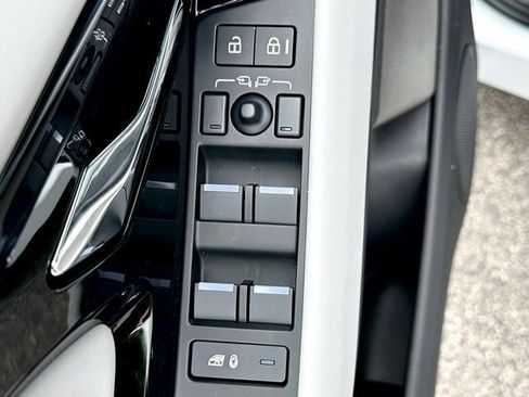 New 2026 Land Rover Range Rover Evoque Dynamic SE image 16