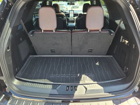 Used 2020 Ford Explorer Platinum w/ Premium Technology Package AWD/4WD image 13