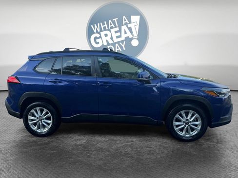 Used 2023 Toyota Corolla Cross LE AWD/4WD image 2