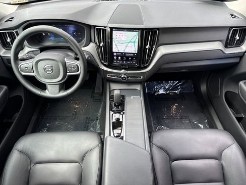 Certified 2025 Volvo XC60 B5 Core image 12