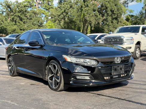 Used 2018 Honda Accord Sport image 4
