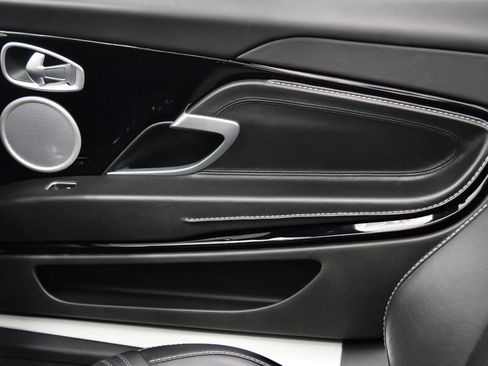 Used 2019 Aston Martin DB11 Volante image 31