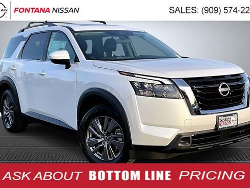 New 2025 Nissan Pathfinder SV image 1