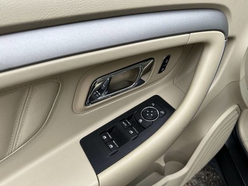 Used 2013 Ford Taurus SE image 18