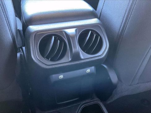 Certified 2022 Jeep Gladiator Willys image 16