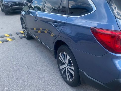 Used 2018 Subaru Outback 2.5i Limited w/ Popular Package #2 AWD/4WD image 4
