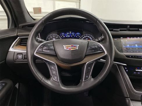 Used 2017 Cadillac XT5 Platinum image 21