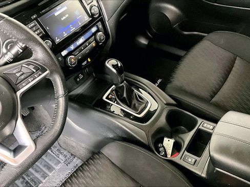 Used 2019 Nissan Rogue SV image 17