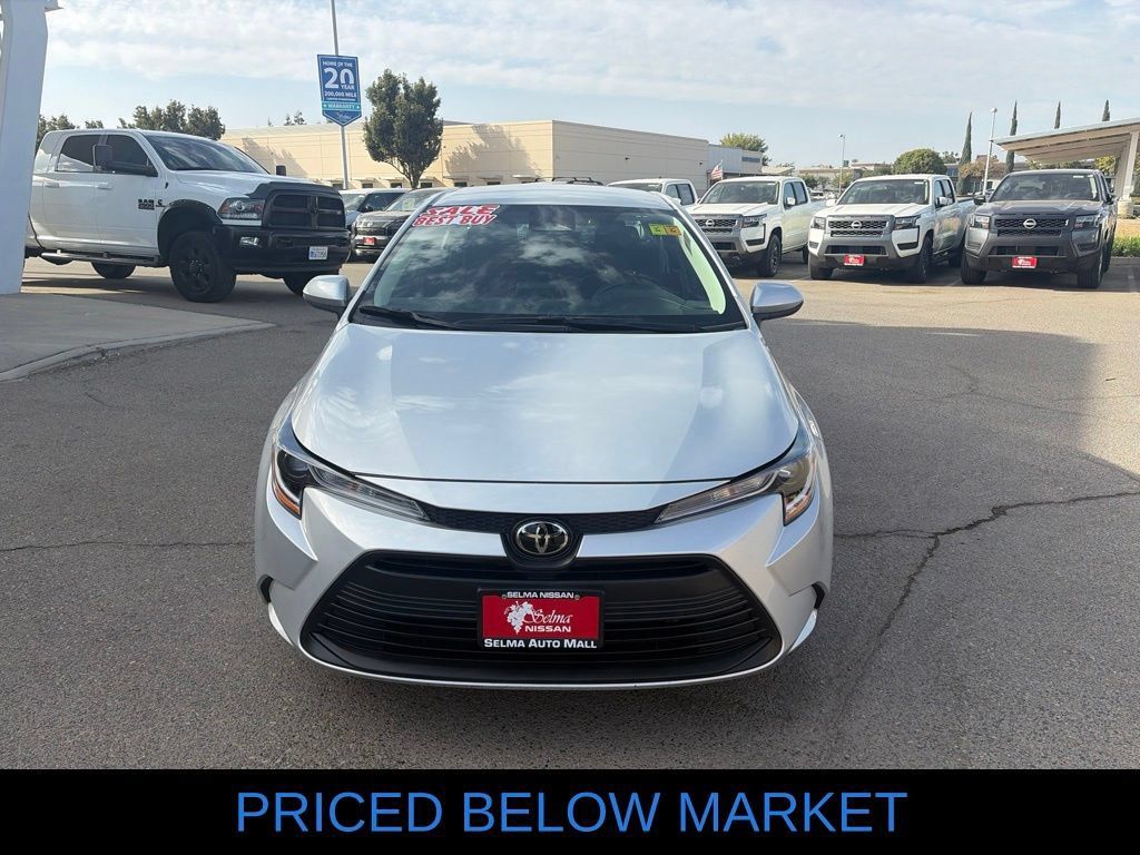 Used 2025 Toyota Corolla LE FWD image 4