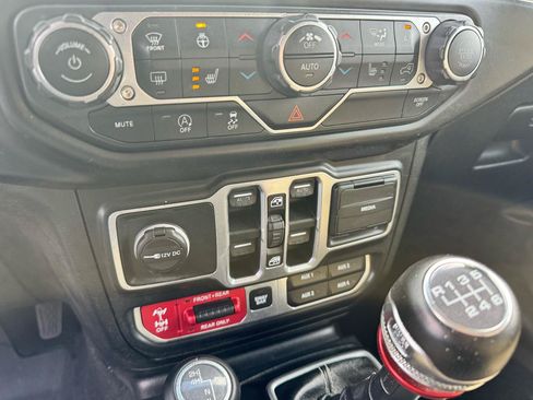 Used 2018 Jeep Wrangler Unlimited Rubicon AWD/4WD image 27