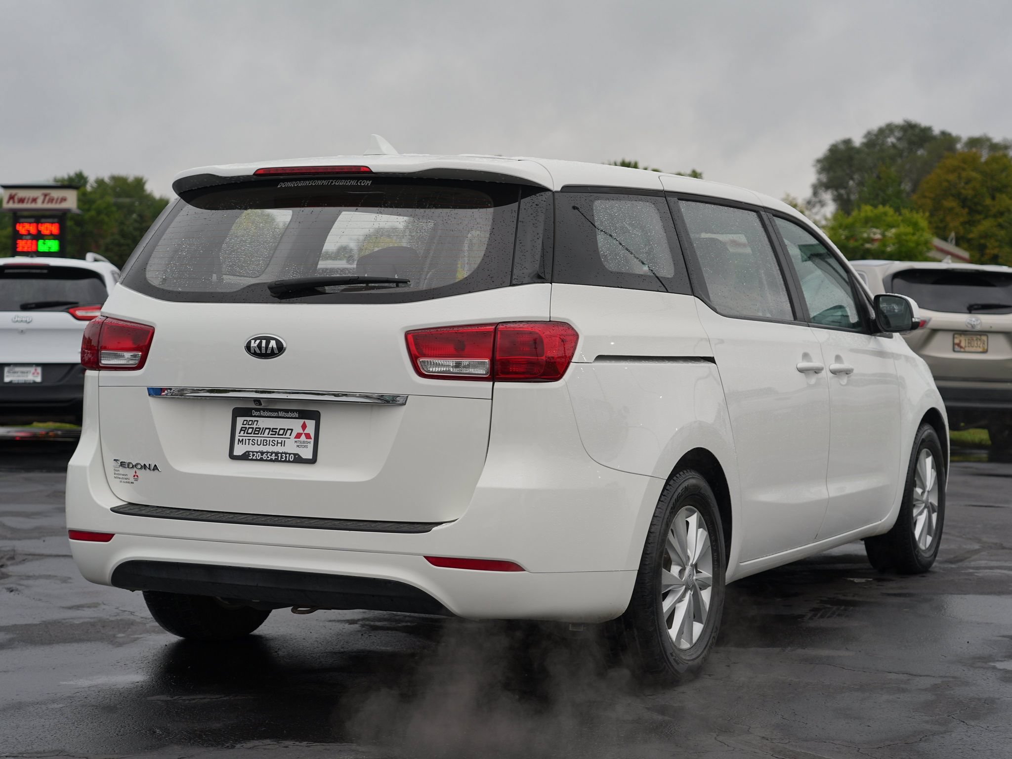 Used 2018 Kia Sedona L FWD image 3