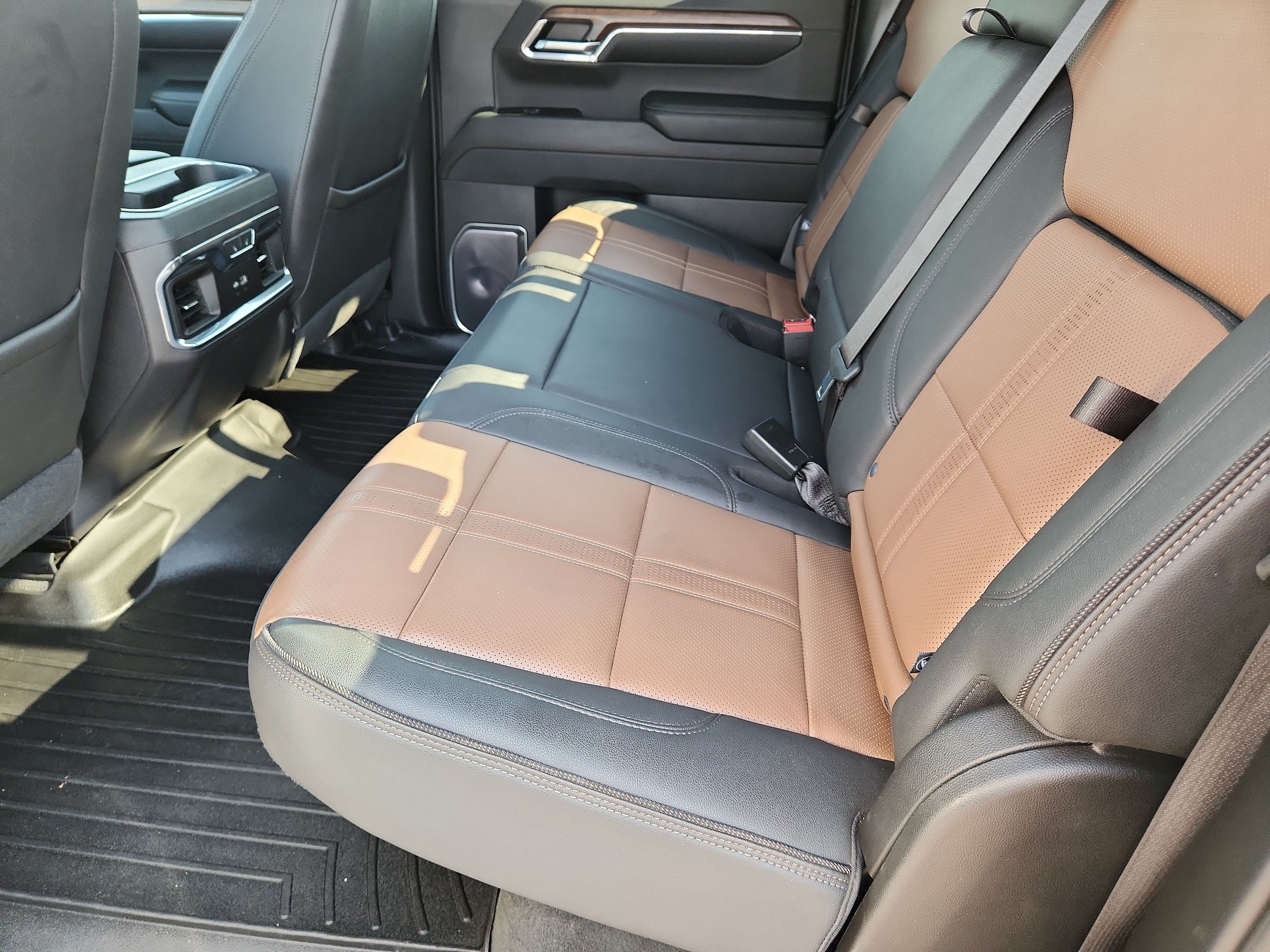 Used 2023 Chevrolet Silverado 1500 High Country w/ Technology Package AWD/4WD image 11