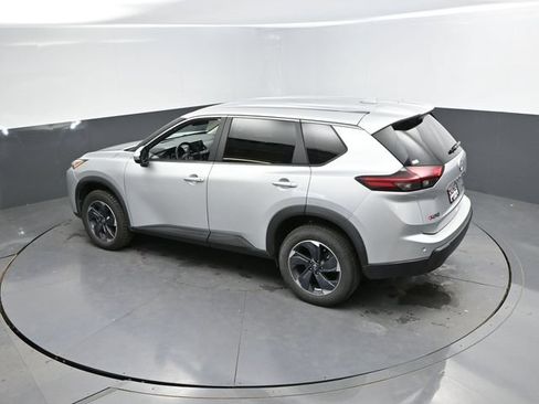 Used 2024 Nissan Rogue SV FWD image 40