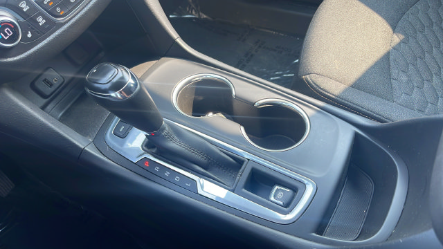 Used 2018 Chevrolet Equinox LT AWD/4WD image 19