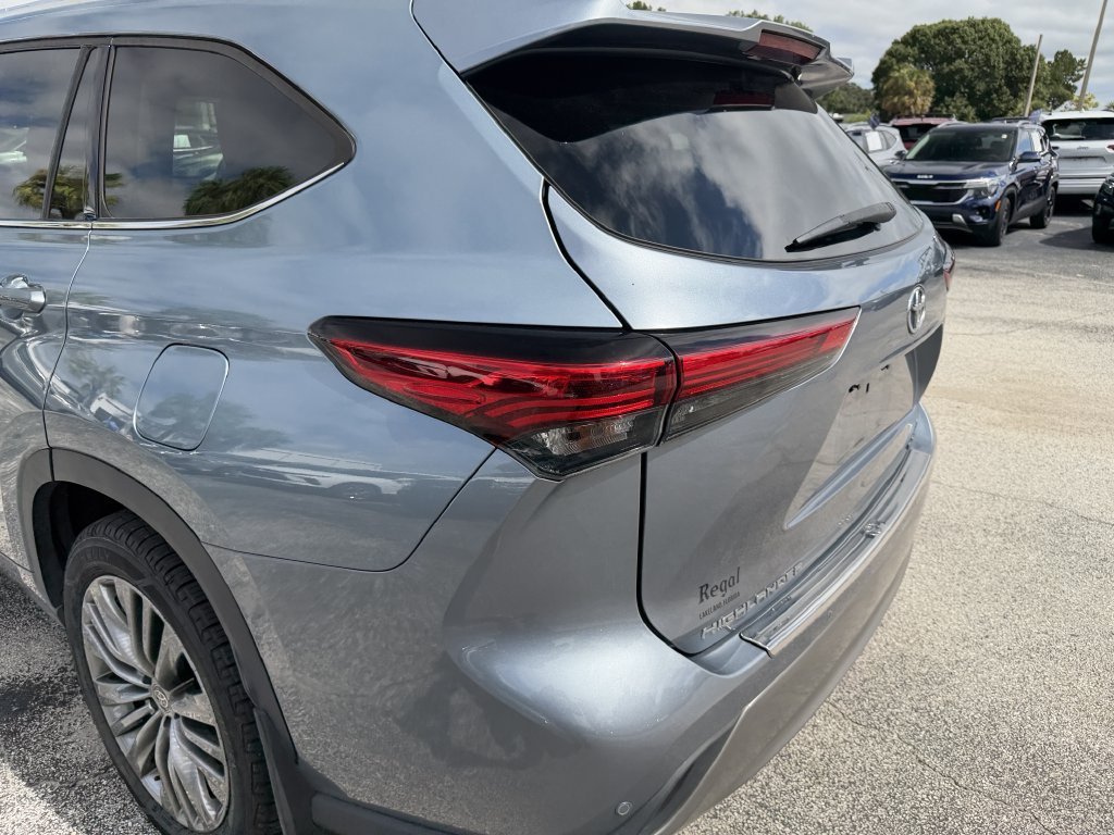 Used 2022 Toyota Highlander Platinum AWD/4WD image 11