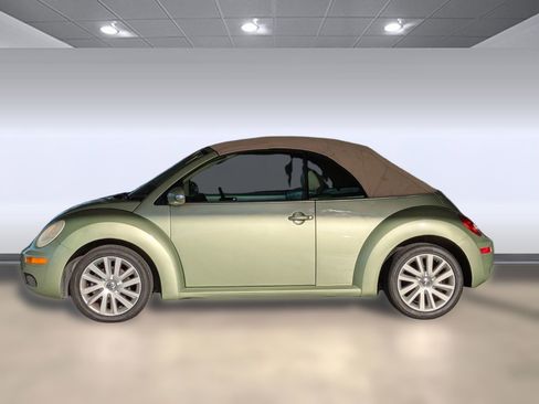 Used 2008 Volkswagen Beetle SE image 2