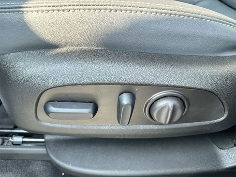 Used 2024 Buick Enclave Essence image 18