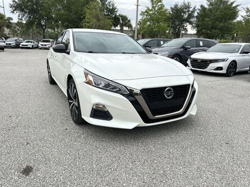 Used 2022 Nissan Altima 2.5 SR FWD image 8