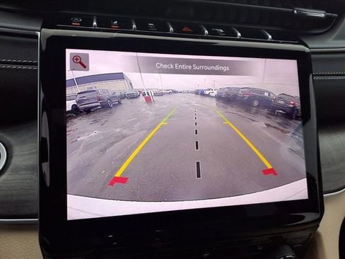 Used 2024 Jeep Grand Cherokee Limited image 17