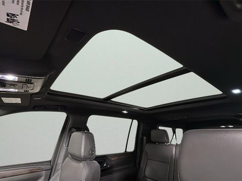 Used 2023 Chevrolet Suburban LT image 26