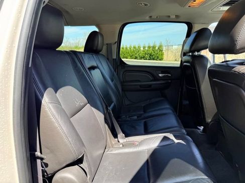 Used 2011 Cadillac Escalade ESV Luxury AWD/4WD image 17