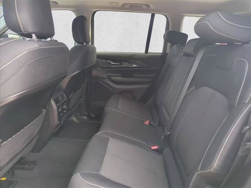 Used 2023 Jeep Grand Cherokee Laredo RWD image 17