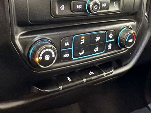 Used 2019 Chevrolet Silverado 1500 Custom w/ Custom Convenience Package image 17