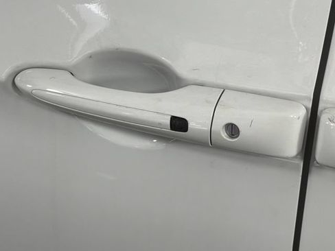 Used 2025 Chrysler Pacifica Limited FWD image 28