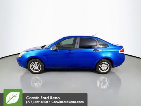 Used 2010 Ford Focus SE image 4