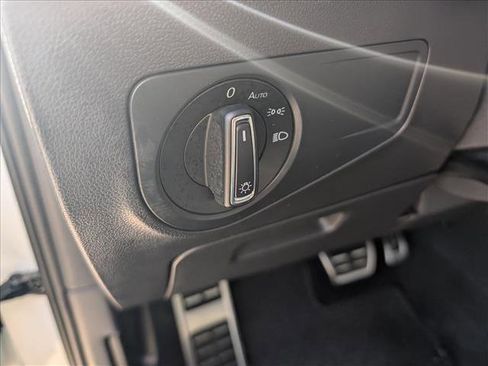 Certified 2023 Volkswagen Tiguan SE R-Line image 32