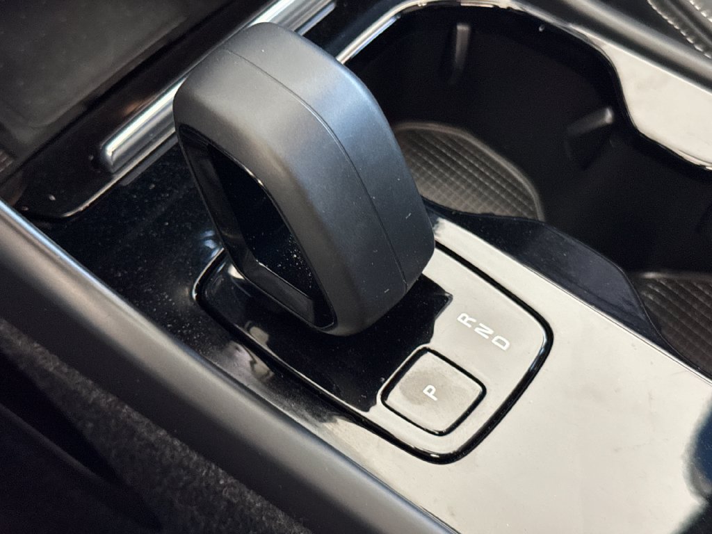 Certified 2023 Volvo C40 P8 Recharge Ultimate w/ Protection Package Premier AWD/4WD image 21