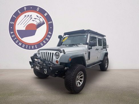 Used 2011 Jeep Wrangler Unlimited Rubicon AWD/4WD image 2
