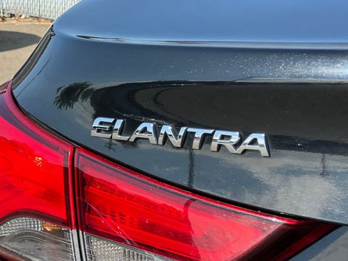 Used 2016 Hyundai Elantra SE FWD image 24