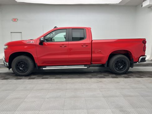 Used 2022 Chevrolet Silverado 1500 LT w/ Z71 Off-Road Package AWD/4WD image 2
