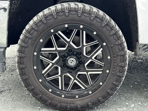 Used 2017 Chevrolet Silverado 1500 LT w/ All Star Edition AWD/4WD image 12