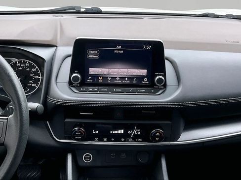 Used 2023 Nissan Rogue SV FWD image 7