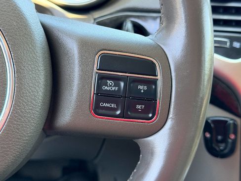 Used 2012 Jeep Grand Cherokee Laredo w/ Laredo E Group AWD/4WD image 31